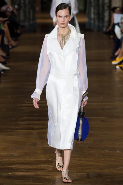 Look 28